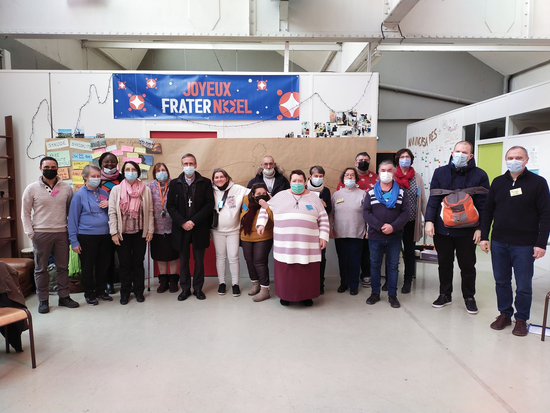 Photo de groupe avec l'évêque