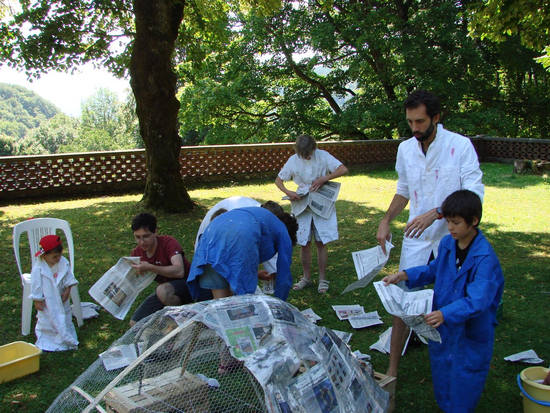  Nous avons commencé par bâtir la structure en papier mâché